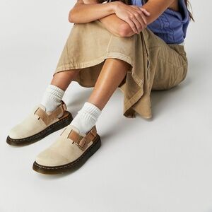 Dr. Martens Jorge II Parchment Beige + Beige